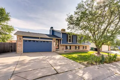 Image de Furnished Deck + Fire Pit: Thornton Family Retreat