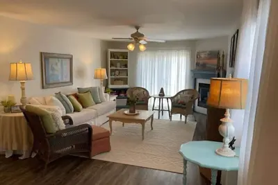 Image de Cheerful, charming, super comfy 2br 2Bath Condo