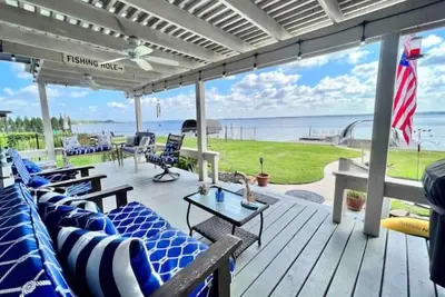 Image de Lakefront, OutdoorProjector, Firepit, Dock, Lily Pad, Kayaks, Paddle boards, Arcade.