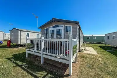 Image de Modern caravan with decking near Scratby Beach ref 50007e