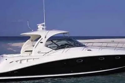 Image de Significantly Discounted! ! 45' Sea Ray Yacht Located in 5 Star Resort!