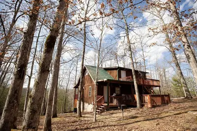 Image de Ron's Big House is a beautiful 4-bedroom cabin in Cliffview Resort with Wi-Fi.