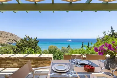 Image de Beachfront Andros Retreat | Villa Stenies Ilios | 3 bedrooms | Stunning SeaViews | Piso Gialia Beach