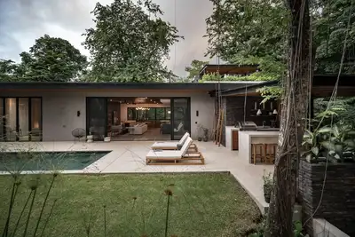 Image de Stay at this Designer's Home Villa in Pelada