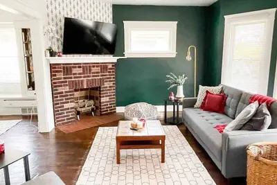 Image de West Cleveland - remodeled Apartment Pets Welcome