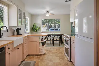 Image de Cozy Central Lodi Chateau - Just Steps From Downtown!