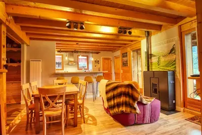 Situé au coeur du village de Morillon