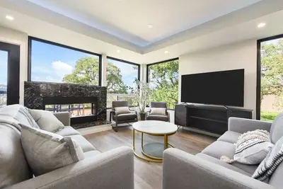 Image de Skyline Haven:5br/3. 5ba + Garage Parking + Rooftop