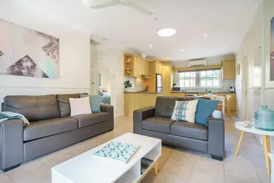 Image de By the Beach Your Comfy Rosebud Holiday Home