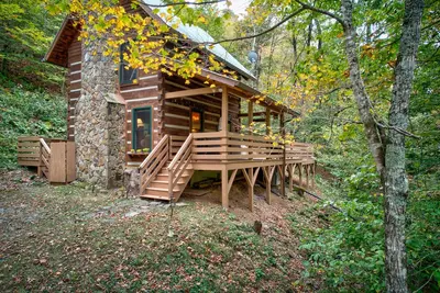 Image de Casa Haven - Romantic forest cabin with hot tub and creek!