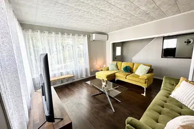 Image de Cozy 2 Bedroom Apartment in Downtown Biddeford Pet-Friendly.