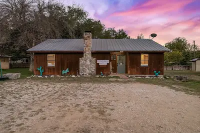 Image de Rusty Cactus Cabin•Cntrl Location•LawnGames•Volleyball•FreeFrioAccess@Concan Vip