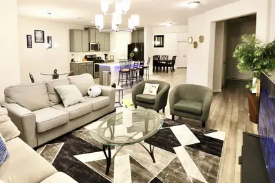 Image de Family and group friendly large, spacious modern home in Leander