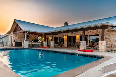 Image de Longhorn•Pool•Cabana Kitchen•Quiet SubDiv•Sleeps 27•Free Frio Access +Vip Perks