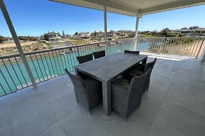 Image de Stately Oasis