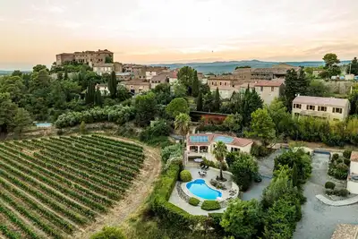 Image de Villa avec piscine et vue sur les vignobles