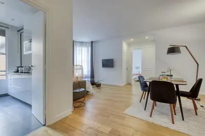 Image de Chic and Warm 1 bd Flat - Heart of the Luxury 16th