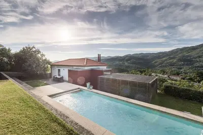Image de Homerez - Maison spacieuse avec piscine et vue montagne à Travassós