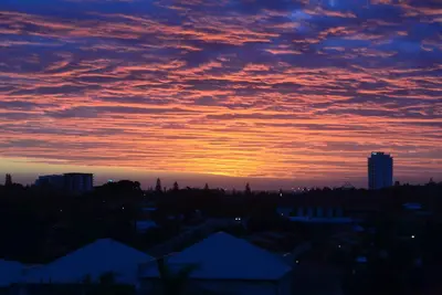 Image de Modern Studio Apartment in Scarborough with coastal, valley views