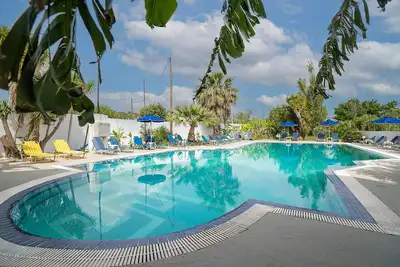 Image de Studio 'Sotirakis Superior 24' avec piscine partagée, Wi-Fi et climatisation
