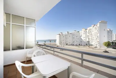 Image de Appartement '1a Linea Valdelagrana' avec vue sur la mer, piscine partagée et Wi-Fi