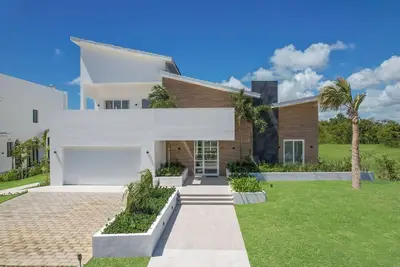 Image de Palmas 15: New luxury villa w/ screened-in pool, Jacuzzi, staff & golf cart