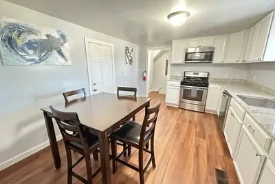 Image de Home Plate Apt 2 - All Star Baseball Rentals