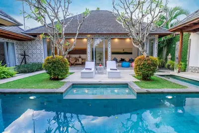 Image de 10 minutes to the Seminyak Beach, Bali! And s a beautifully four bedroom Villa.