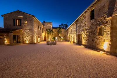 Image de Mas provençal avec piscine chauffée aux portes des Alpilles!