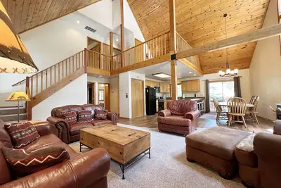 Image de Evergreen Escape - 4 bedroom, loft, 2. 5 bath home, quiet neighborhood