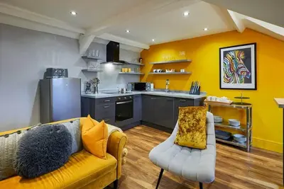 Image de Host & Stay | Yellow Ochre