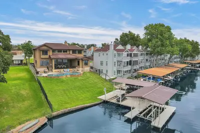 Image de Lakeside Retreat on Reynolds | Pool | Game Room  | Promos Available