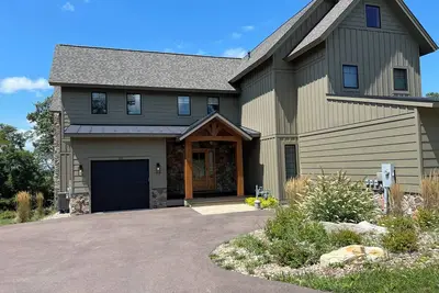 Image de Mountain Mindset | Hot Tub, Ski In/Out!