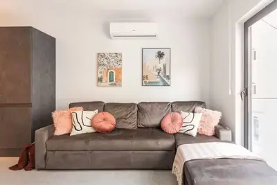 Image de Charming Studio with Private Balcony