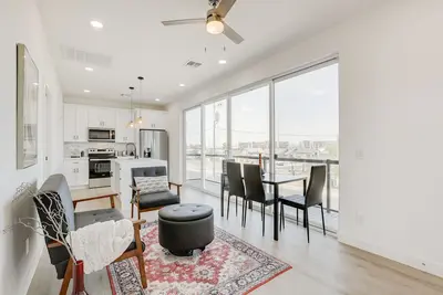 Image de Modern Phoenix Apt w\/ City Views, 1 Mi to Downtown