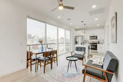 Image de Updated Phoenix Apt w\/ Putting Green, 1 Mi to Dtwn