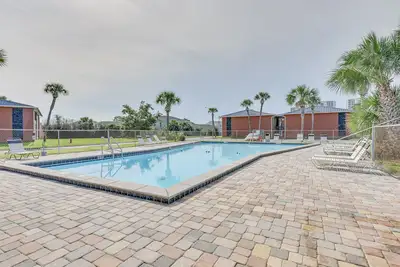 Image de Bright Destin Condo w/ Community Pool!
