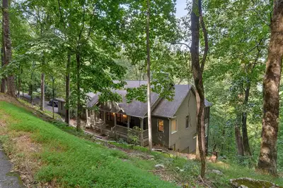 Image de Mountain-view house with fireplace, deck, grill, & W/D - snowbirds welcome