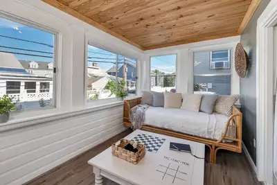 The Whale Spout - Perfect Location Near Beach/Boardwalk with a King Bed