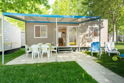 Maison mobile avec jardin et piscine