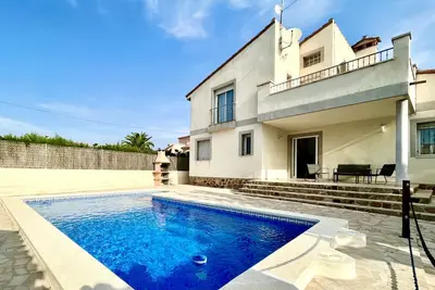 Image de Ariana, gated pool, close to a tapas bar/restaurant