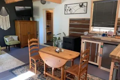 Image de The Crow's Nest: Rustic Retreat in Wine Country