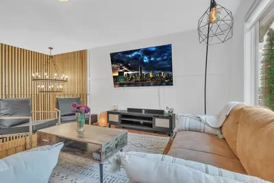 Image de South Grande Prairie Sleeps 4 | Luxury Home w Fire Pit and Parking