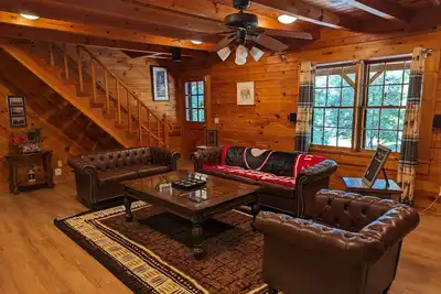 Image de Cabin Bliss - Just 1 Mile from Lake Lanier / 5 Acre / 5 Br with Hot tub