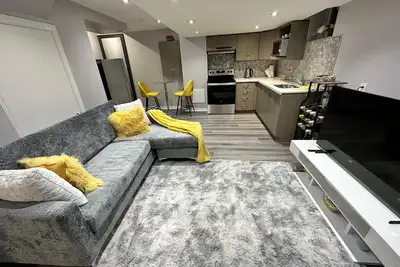Image de Stylish Oasis in a Central Location, just 15minutes from Toronto Pearson Airport