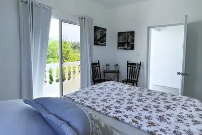 Image de Room w/ ocean view balcony next to the beach. 2 pools, fire pit, gardens & more!