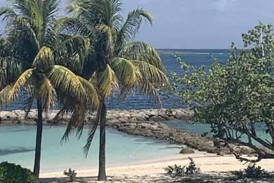 Image de Saunders Beach Manor equipped with Pool and Cabana: 3 Bedroom/3. 5 Bathroom