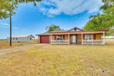 Image de 20 Mi to Austin: Texas Farmhouse on 10 Acres