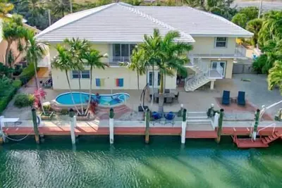 Sunchasers Paradise - lux home, private pool/spa, 80' dock