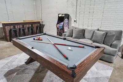 Image de Spacious for Groups~Game Room~5 Min to Mass Ave